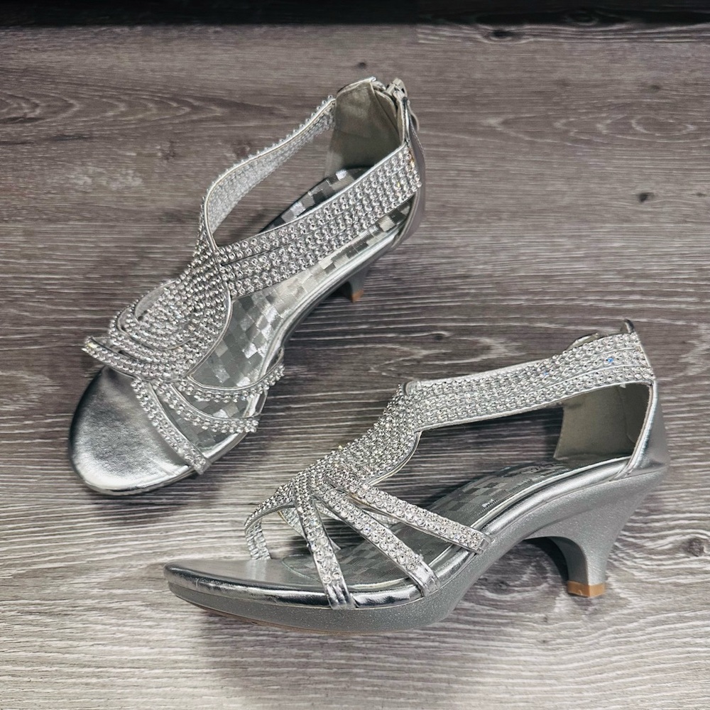 FABULOUS “big kids” girls sparkly heels size 2